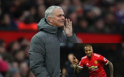 HLV Mourinho nói gì khi Ashley Young lại "lên đồng"?