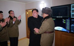 Biểu hiện của Kim Jong-un khi thử thành công tên lửa cực mạnh