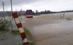 Bình Định: Lũ bất ngờ, hàng ngàn nhà dân chìm trong biển nước