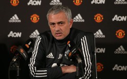Bị soi mói vụ hậu derby Manchester, Mourinho nổi giận bỏ họp báo