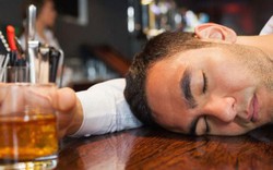 Tại sao bạn lại bị đau đầu sau khi uống rượu?
