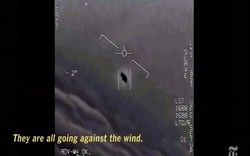 Video chiến đấu cơ Mỹ đuổi theo UFO hình bầu dục bí ẩn