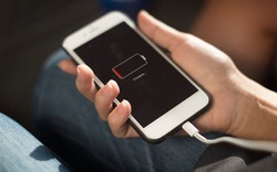 Apple lên tiếng về vấn đề iPhone với pin cũ chạy chậm hơn