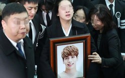 Đám tang trong nước mắt của ca sĩ Jong Hyun qua đời ở tuổi 27