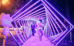 “Lạc lối” trong vườn ánh sáng độc nhất ở Sài Gòn dịp Giáng sinh