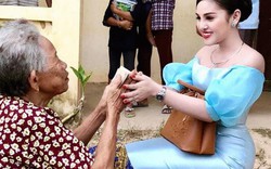 Mỹ nữ Campuchia đi từ thiện mặc như dự tiệc