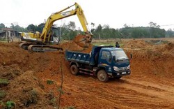 Quảng Trị: Xã múc đất làm đường để lại hố sâu "bẫy" dân