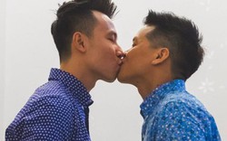 Nụ hôn John Huy Trần và bạn trai Nhiệm Huỳnh đốn tim cộng đồng LGBT