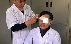 Bác sĩ bị người nhà bệnh nhân đánh gãy mũi lúc đang cấp cứu