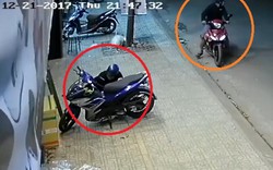 Clip: Táo tợn phá khóa, "cuỗm" xe máy ngay giữa phố