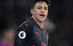 Sanchez 3 phút ghi 2 bàn, Arsenal thắng nghẹt thở