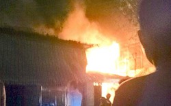 TP.HCM: Hàng loạt căn nhà bốc cháy trong đêm