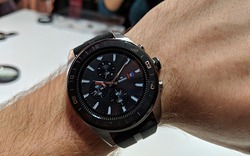 LG công bố smartwatch lai đầu tiên, pin xài 100 ngày không cần sạc