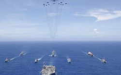 Hải quân Mỹ sắp điều hàng loạt tàu chiến, máy bay “dằn mặt" TQ?