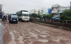 Cận cảnh quốc lộ 1A ở Bình Định “nát như tương” sau vài trận mưa