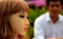 Sốc nặng khi nhìn thấy biểu cảm của chồng khi sex với búp bê tình dục