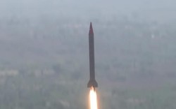 Ấn Độ mua S-400 Nga, nước láng giềng thử ngay tên lửa hủy diệt