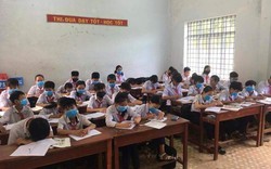 Bình Định: Học sinh đeo khẩu trang nghe giảng, nhà dân “kêu cứu”