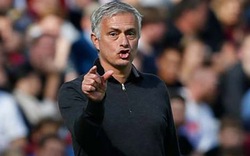 HLV Mourinho lỡ "đại chiến" Chelsea vs M.U vì... chửi tục?