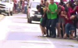 Video: Tiêu diệt 4 tay súng bắt 25 con tin làm lá chắn sống ra phố Brazil