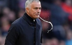 Mourinho dùng kế gì để thoát án phạt chỉ đạo trận Chelsea - M.U?