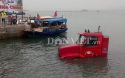 Hy hữu: Giải cứu xe container rơi xuống Vịnh Hạ Long