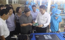 Bám sát nông thôn, chàng trai 8X Phạm Văn Tam - ông chủ hãng điện tử Việt thành triệu phú USD