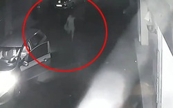 Clip: Người đàn ông đi xế hộp dừng xe và "hành động lạ" trong đêm