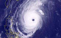 Tin mới nhất về siêu bão Yutu: Giật trên cấp 17, đang tiến vào biển Đông