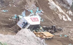 Lai Châu: Container rơi xuống vực, tài xế mất tích