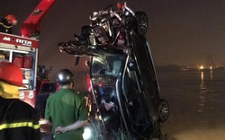 Nóng trong tuần: Mercedes văng khỏi cầu Chương Dương, 2 người tử vong trong chiếc xe nát bét