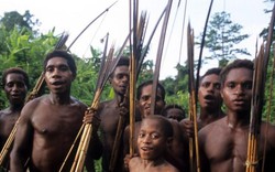Bộ lạc từng ăn thịt người, sống hoang dã và nguyên thủy nhất thế giới