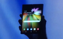 "NÓNG: Samsung phô diễn điện thoại có màn hình gập lại “chất lừ”
