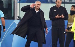 M.U thắng ngược ngoạn mục, HLV Mourinho "trả đũa" CĐV Juventus