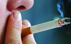 Bố thường xuyên hút thuốc lá trong nhà, con trai 15 tuổi mắc ung thư phổi?