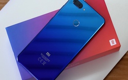 "Đập hộp" Xiaomi Mi 8 Lite với một phụ kiện độc lạ bên trong