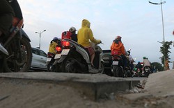 Chi chít “ổ voi, ổ gà” trên đường Phạm Văn Đồng, thách thức người tham gia giao thông