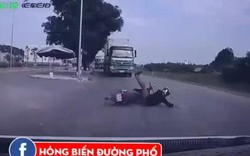 Clip thanh niên đấu đầu xe tải và 7 giây 'thần chết ngủ quên'