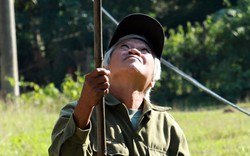 Dân săn nhà nghề căng tai, dõi mắt tìm bắt ong ở ngược ngàn Hương Sơn