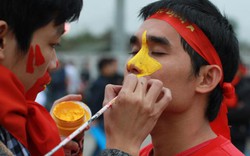 Trăm kiểu ăn theo kiếm tiền triệu trước giờ bóng lăn trận Việt Nam - Malaysia