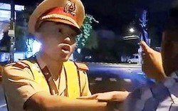 Vụ CSGT ‘té ngửa’: Thanh niên 'thúc cùi chỏ' bị phạt 2 triệu đồng