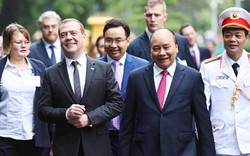Ảnh: Lễ đón chính thức Thủ tướng Medvedev thăm Việt Nam