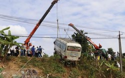 Yên Bái: Xe khách mất lái lao xuống ruộng, 7 người bị thương