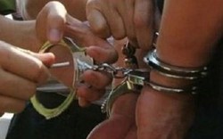 Nữ cảnh sát dùng chiêu "độc" để bắt trùm giang hồ đất Cảng