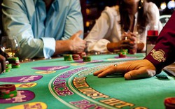 Quý ông Việt sẽ bị casino “cấm cửa” nếu vợ làm điều này