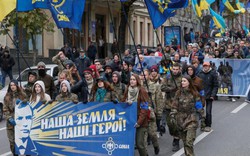 Ukraine: Cảnh sát “khoanh tay” cho phần tử cực đoan nổi loạn chống Nga