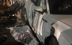 Audi A5 va chạm nhiều xe máy lúc rạng sáng, cô gái 18 tuổi tử vong