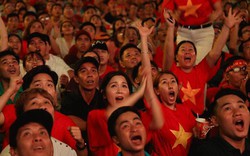 Khoảnh khắc triệu fan đau tim rồi bùng nổ, phấn khích trong trận Việt Nam-Philippines