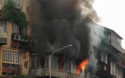 Hà Nội: Cháy "chuồng cọp" chung cư, khói bốc ngùn ngụt