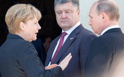 Nga mở cửa cảng biển Ukraine, Poroshenko ngồi trên đống lửa